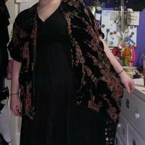 Floral velvet fringe kimono